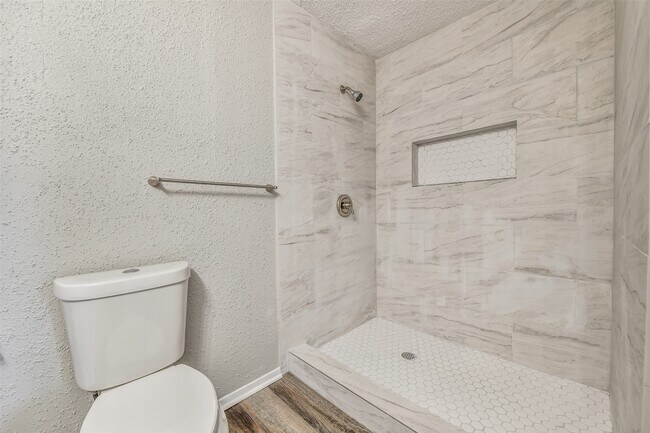 Building Photo - 405 Cherry St