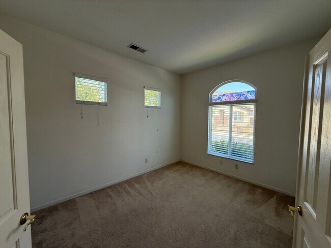 Building Photo - 6220 Orchard Hill Way