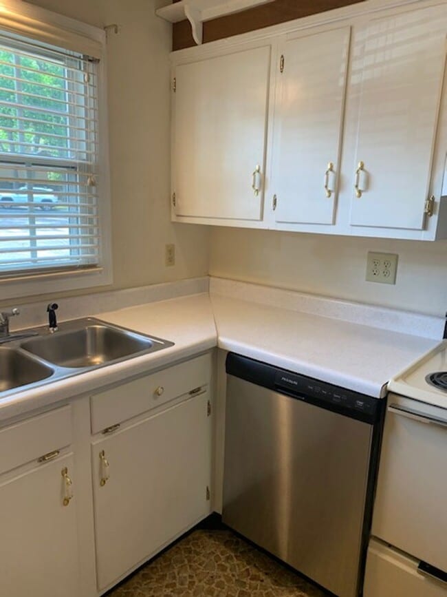 Building Photo - Condo in Roanoke Rapids Located Near Inter...