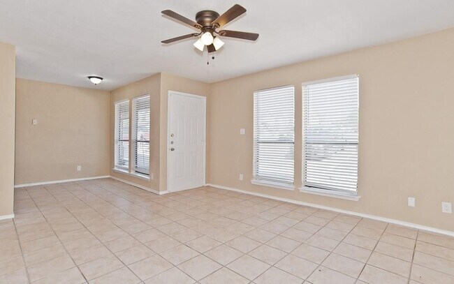 Building Photo - 8117 Foxfire Ln