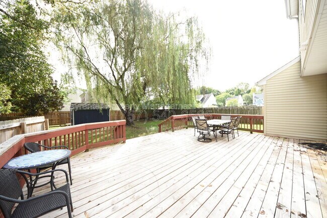 Building Photo - 1549 River Creek Crescent