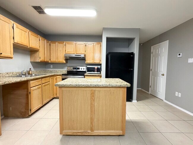 Building Photo - 11111 Revilla Dr