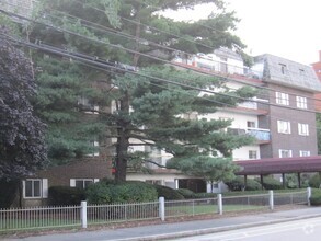 Building Photo - 270 Quarry St
