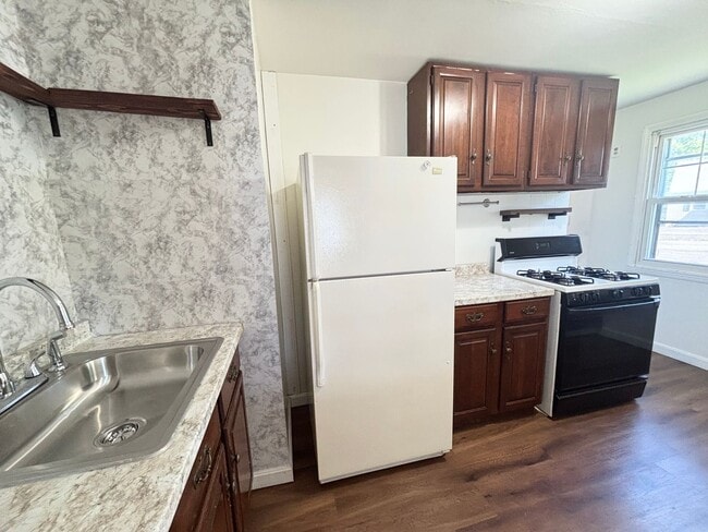 Building Photo - For Rent! 3 Bedroom 1 Bath House
