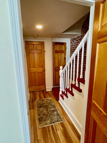 Building Photo - 46 Hull St