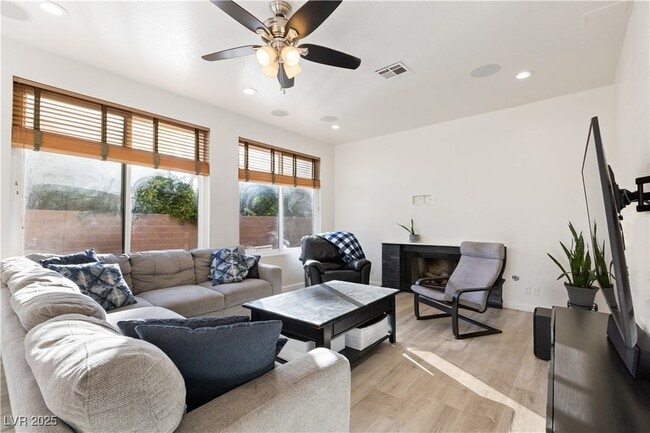 Building Photo - 7820 Mount Angel Dr