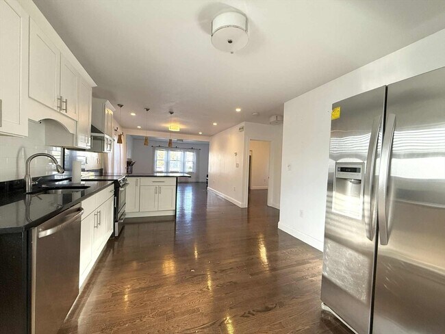 Building Photo - 239 Quincy Shore Dr