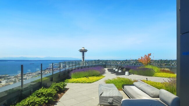 Building Photo - Luxury 1 Bed • 1 Bath at Spire Condominiums