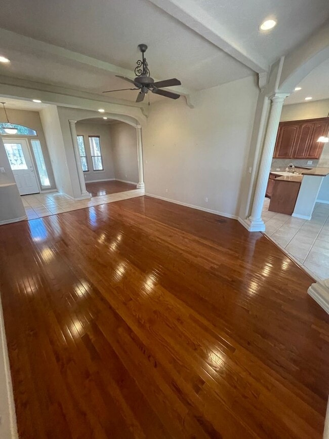 Building Photo - Gorgeous Home in Sonoma Ranch off Golf Club Rd!