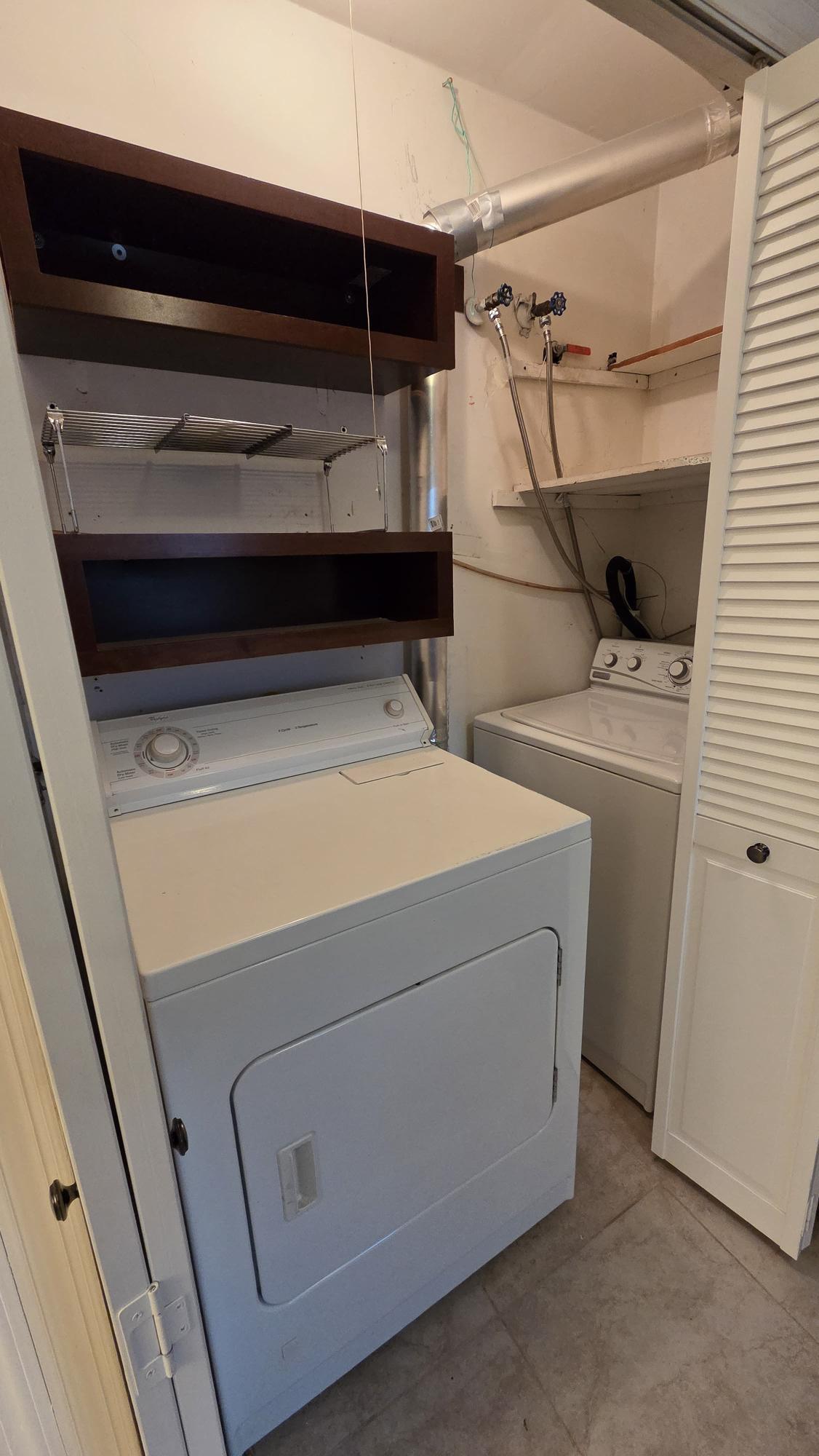 Building Photo - 283 Storm Dr