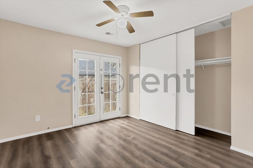 Building Photo - 16025 L St