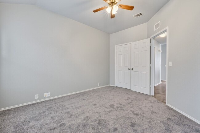 Building Photo - 2545 Prospect Hill Dr