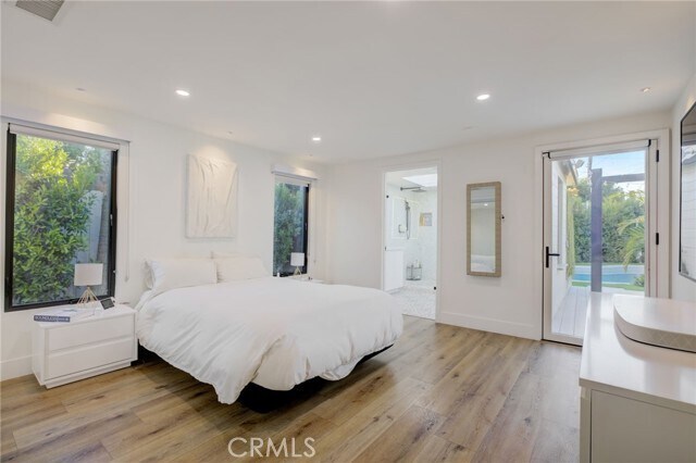 Building Photo - 8161 Encino Ave