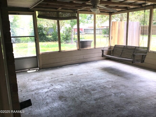 Building Photo - 116 Sorority Dr