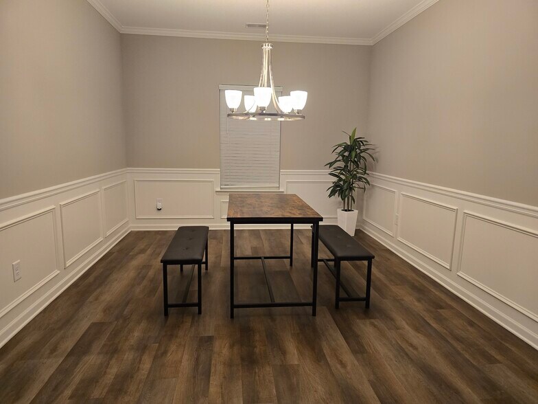 Building Photo - 339 Parkmont Way