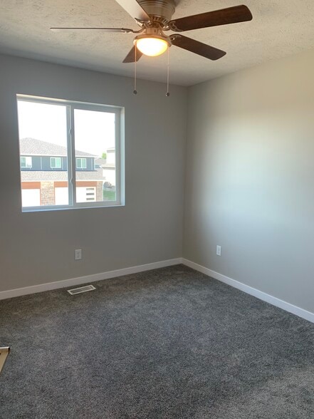 Building Photo - 5043 W Amarillo Dr