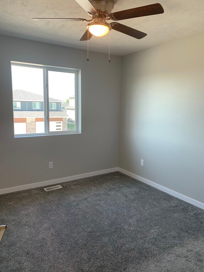 Building Photo - 5043 W Amarillo Dr