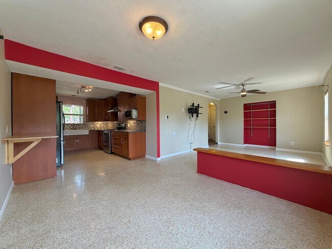 Building Photo - 7103 Twin Crest Dr