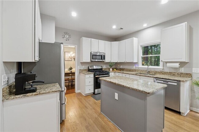 Building Photo - 6520 Fairfield Trce