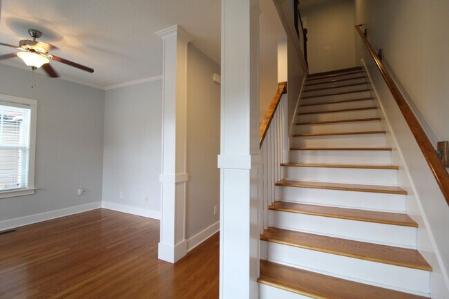 Building Photo - 3 Bedroom 2.5 Bath In Kansas City, Kansas