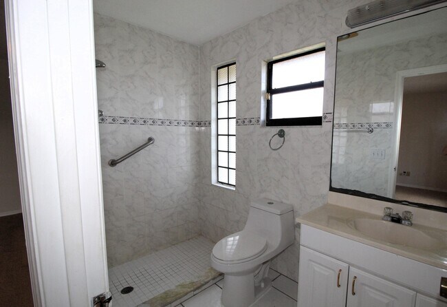 Building Photo - 2237 SE Gaslight St