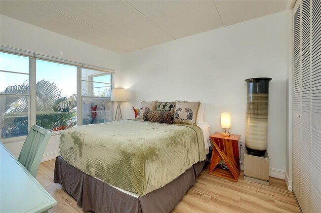 Building Photo - 3806 Gulf of Mexico Dr