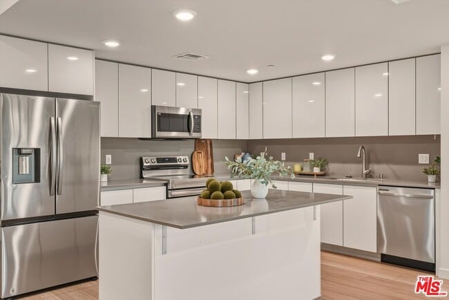 Building Photo - 1759 N Gower St