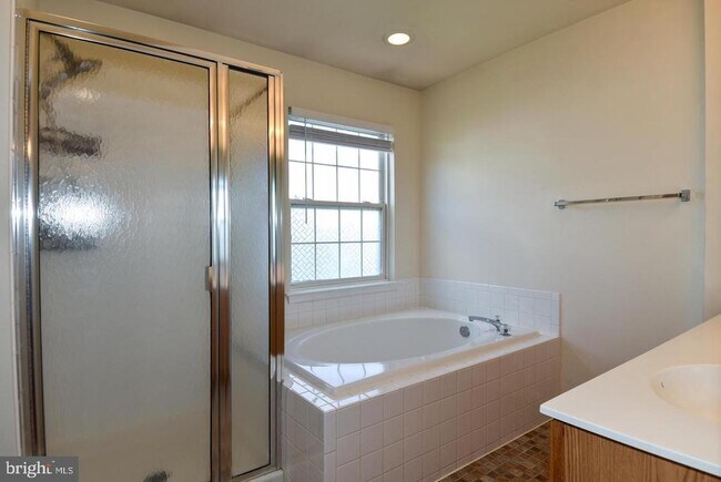 Building Photo - 21786 Mornington Cresent Terrace