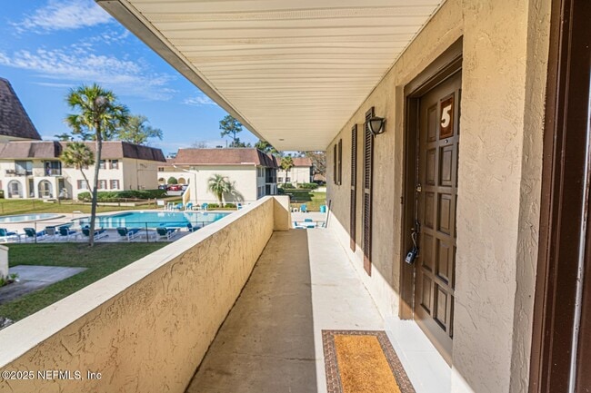 Building Photo - 1530 El Prado Rd