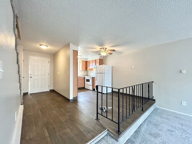 Building Photo - Charming 2 Bed, 1 Bath Canby Townhouse-Style Duplex!