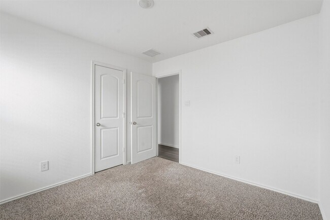 Building Photo - 5215 Mossdale Blf Ln