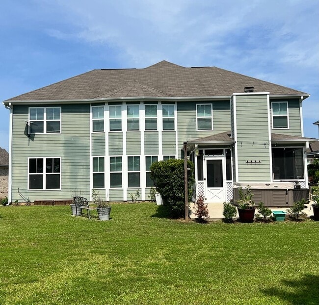 Building Photo - 327 Clearwater Ln