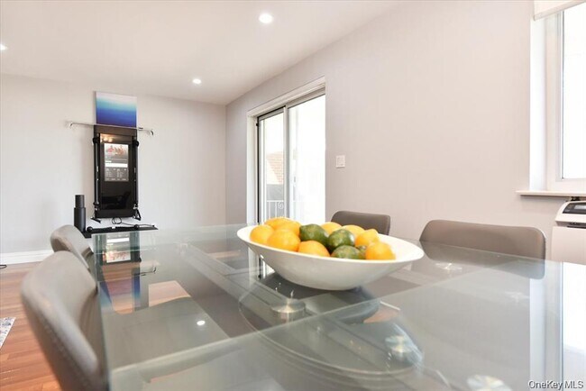 Building Photo - 320 E Shore Rd