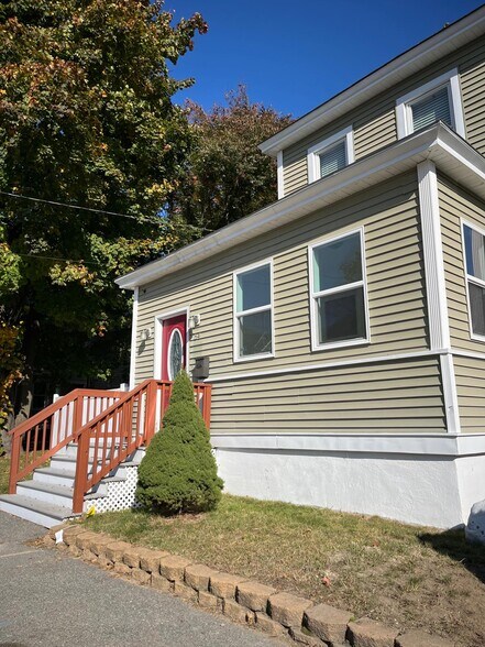 Building Photo - 54 Rhodora St