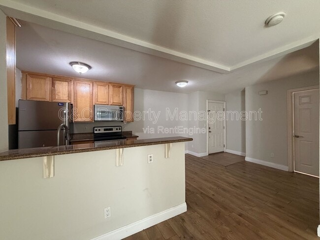 Building Photo - 1045 Peach Ave