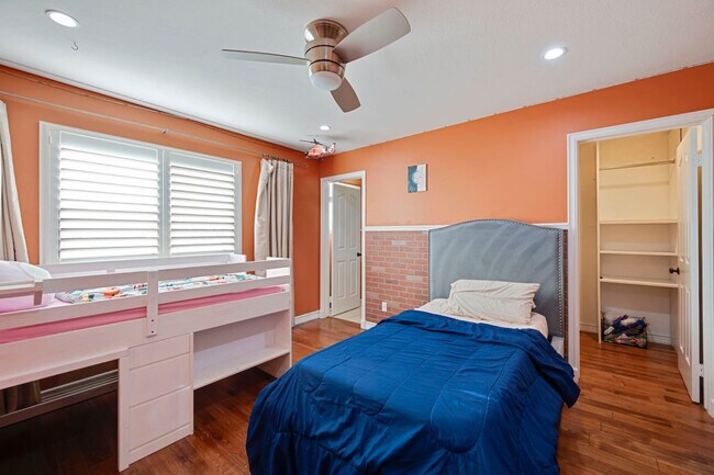 Building Photo - 9598 Naples Dr