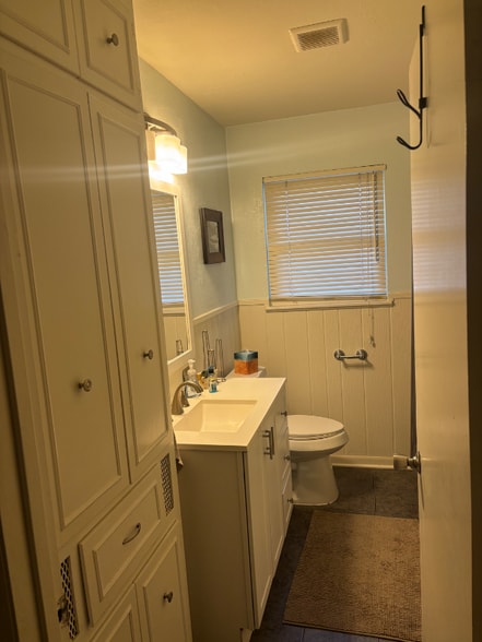 Building Photo - 1506 Fairfield Dr