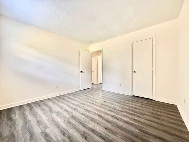 Building Photo - 725 N Privette St