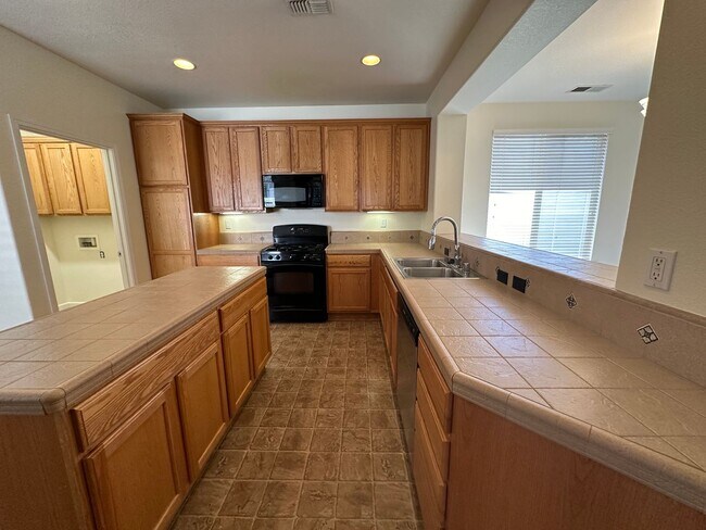 Building Photo - Curti Ranch House