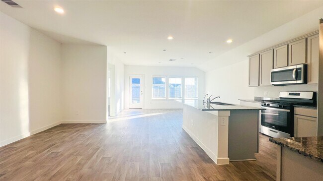 Building Photo - 31639 Featherstone Trl