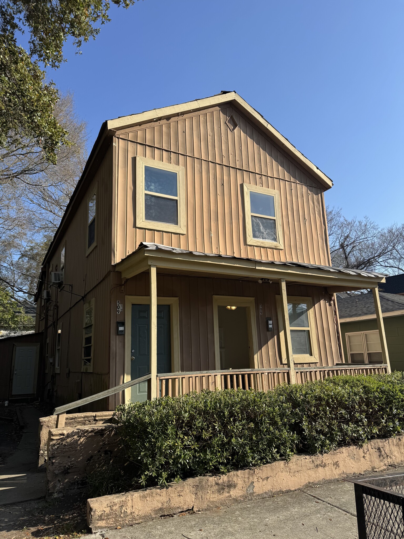 Exterior (historic district) - 509 Walnut St