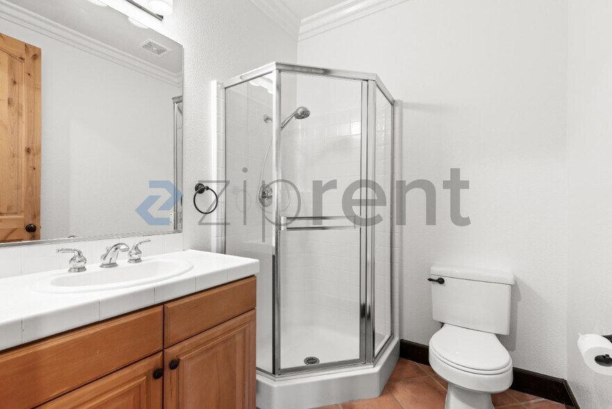 Building Photo - 1485 Clearview Cir