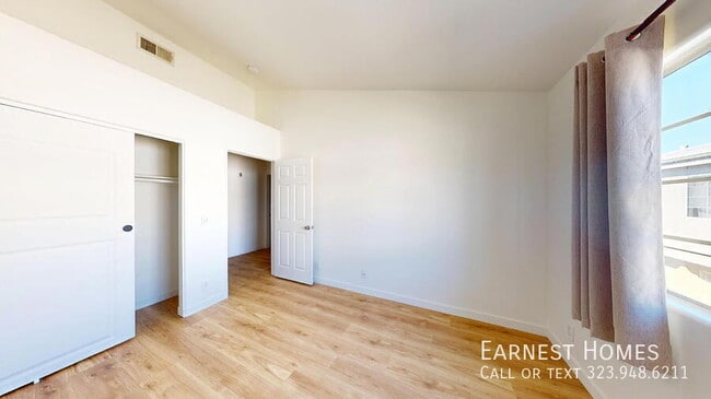 Building Photo - 18347 Saticoy St