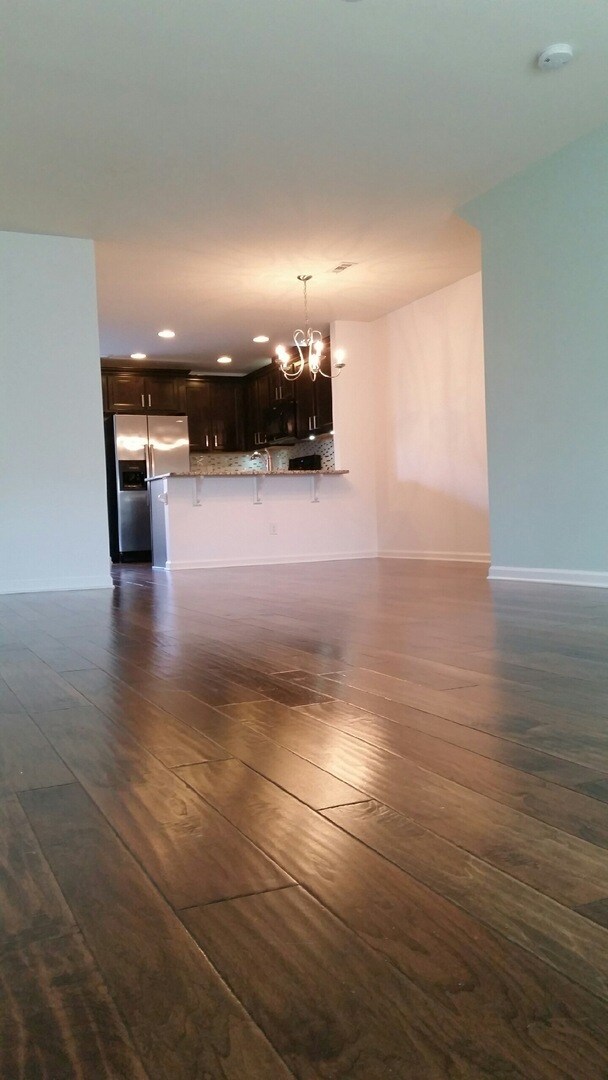 Building Photo - Townhome in Villages of Riverwood, Upgrades include Granite, Hdwd Floors, 1 Car Garage, Community...