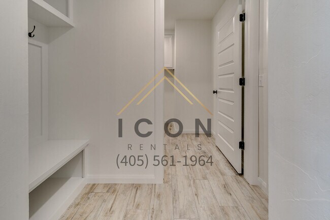 Building Photo - 8429 Stonewood Dr