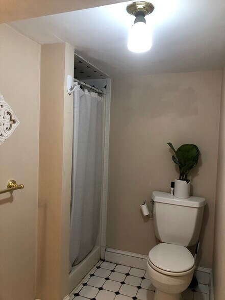 bathroom - 40 Sumner St