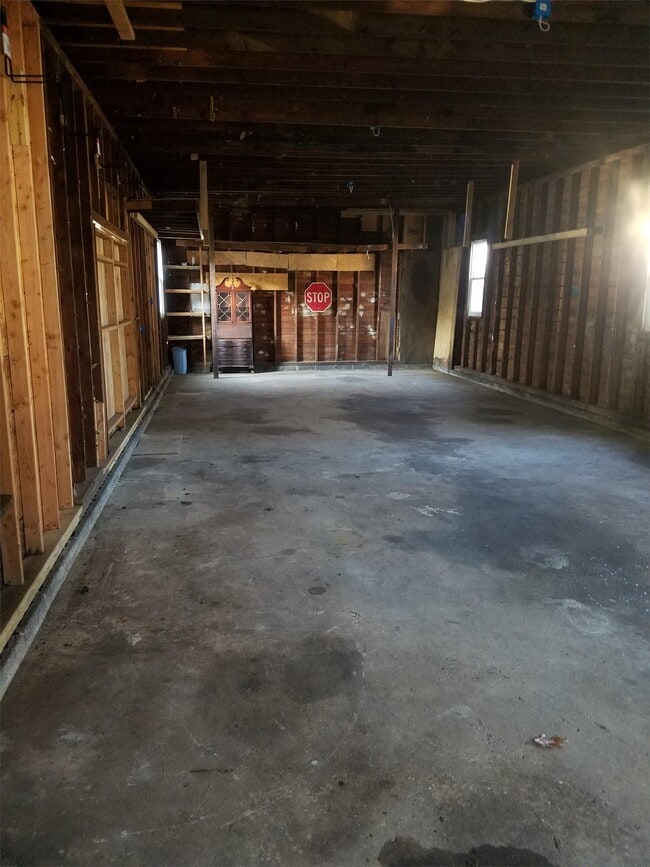 Building Photo - 711 Bridgeboro St