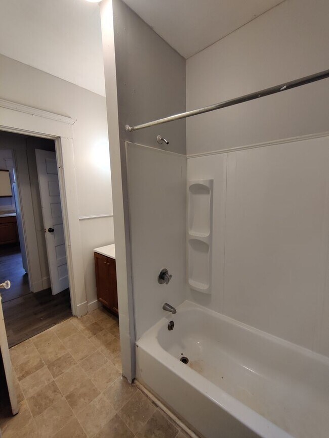 Building Photo - 1644 Chapel St