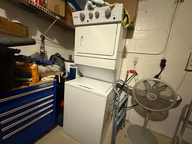 Building Photo - Great Location-3 Bedroom Daytona Beach Home w/Large AMAZING Backyard! Available on 5/1/26