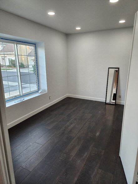 Building Photo - 301 Burlington Common